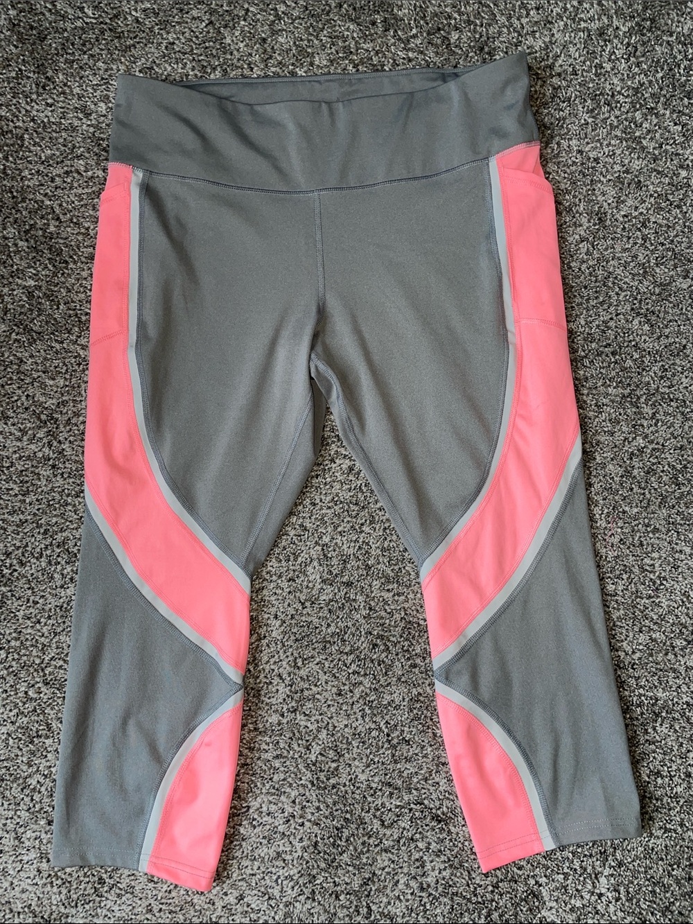 NWOT Avia Gray Capri Leggings with Pink Panels. Size XL.